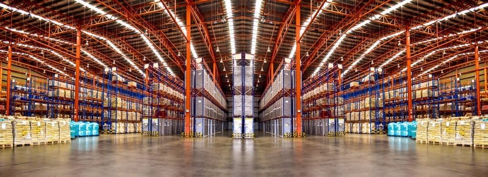 Warehouse best practices in 2025 with modern racking, forklifts, and AI-driven technology for efficiency and safety