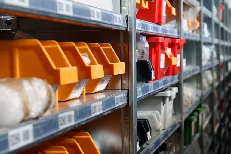 metal shelving to store inventory in warehouse space to maximize warehouse space utilization