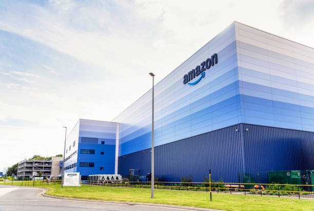 Amazon warehouse management, supply chain processes and accurate demand forecasts